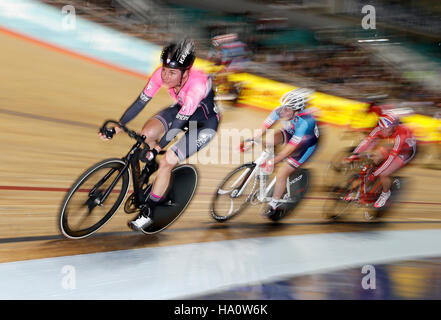 Dame Sarah Storey (links) von Podium Ambition pb Club La Santa in Aktion während der Elite Frauen kratzen Meisterschaftsrennen, in Runde eins der Revolution Serie Champions League am Radfahren National Centre, Manchester. Stockfoto