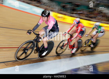 Dame Sarah Storey (links) von Podium Ambition pb Club La Santa in Aktion während der Elite Frauen kratzen Meisterschaftsrennen, in Runde eins der Revolution Serie Champions League am Radfahren National Centre, Manchester. Stockfoto