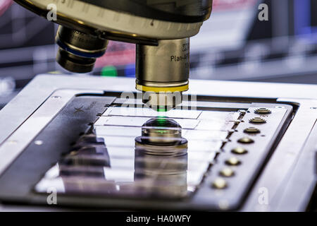 Ein Rasterkraftmikroskope im Department of Materials Science am Institut für Kernphysik in Krakau, Polen Stockfoto