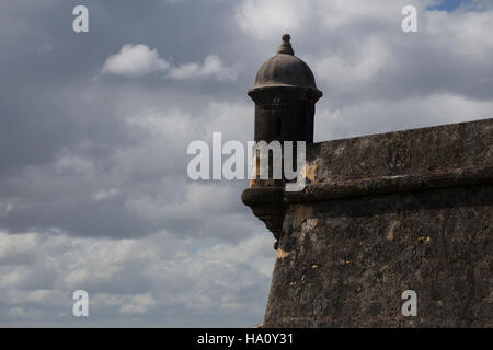 Wachturm in San Juan Puerto Rico an einem bewölkten Tag Stockfoto