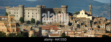 Blick auf die kleine Stadt von Bracciano Stockfoto