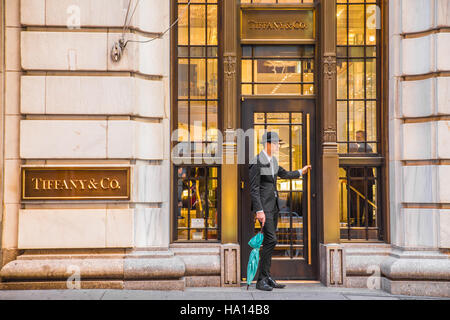 Ansicht von Tiffany & Co. an der Wall Street in New York City Stockfoto