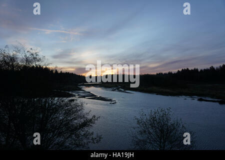 Olympicnps 22834695670 orange blau Sonnenuntergang Quillayute River d Archuleta 2015 Stockfoto