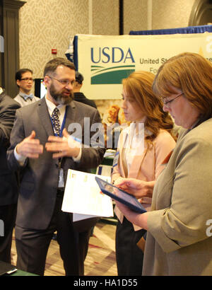 Joe Gaynor stellt die neue MARS-Datenplattform vor, ein Tool, das vom USDA entwickelt wurde, um das Management von Nationalparks und damit verbundenen Umweltressourcen zu verbessern. Stockfoto