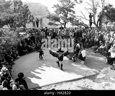 Grand Canyon Nps 5185511759 01911 Grand Canyon Tänzerinnen im Hopi House 1949 Stockfoto