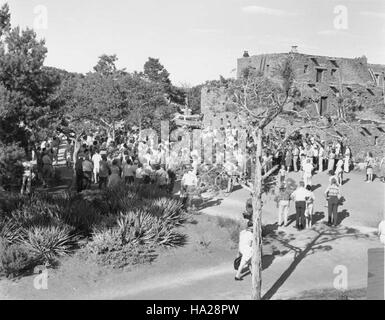 Grand Canyon Nps 5185512141 04229 Grand Canyon Tänzerinnen im Hopi House 1949 Stockfoto