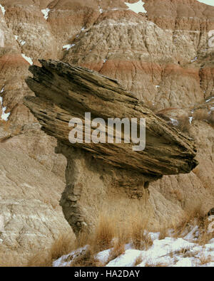 Hoodoos im Badlands-Nationalpark sind markante Felsformationen, die durch Erosion entstanden sind. Diese einzigartigen geologischen Merkmale bieten Besuchern dramatische Landschaften und Einblicke in die Naturgeschichte des Parks. Stockfoto