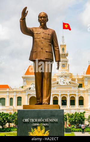 Ho-Chi-Minh-Statue Menschen Ausschuss Gebäude Saigon Vietnam Stockfoto