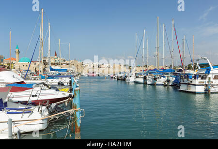 Segelboote am Yachthafen in Akko, Israel Stockfoto