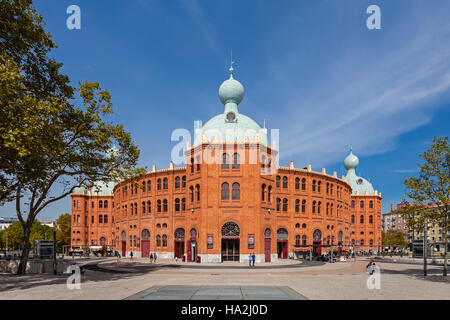 Campo Pequeno Bullring Arena Seitenansicht. Portugal kultigsten Arena. 19. Jahrhundert maurischen Stil. Finden mehrere Veranstaltungen statt. Stockfoto