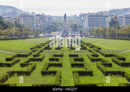 Eduardo VII Park, dekoriert mit Hecken. Stadtzentrum entfernt und die Innenstadt von Anzeigen aus den Aussichtspunkt oder Vista Aussichtspunkt gebaut auf der Oberseite Stockfoto