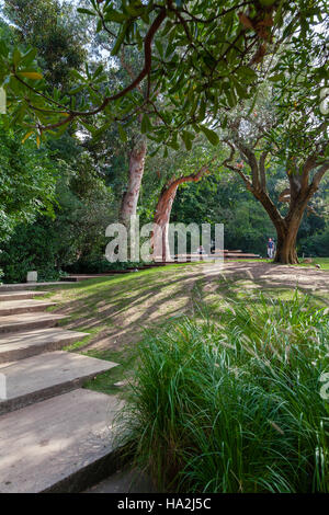 Gärten der Calouste Gulbenkian Foundation. Der Stadtpark offen für öffentliche und vor allem bei Studenten sehr beliebt. Stockfoto