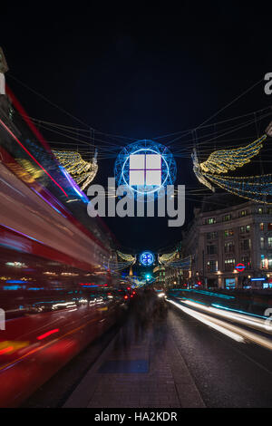 LONDON - 25. November 2016: Weihnachtsbeleuchtung auf Regent Street, London, UK. Stockfoto