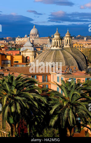 Überblick über Rom mit St. Peter im Hintergrund, Rom, Italien Stockfoto