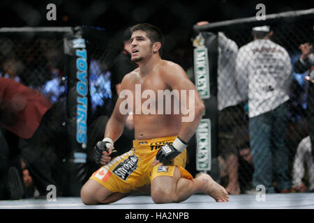 Patrick Cote nach seinem Sieg über Kendall Grove bei UFC 74 während eines Spiels gemischte Kampfkünste im Mandalay Bay Events Center in Las Vegas auf Samstag, 25. August 2007. Bildnachweis: Francis Specker Stockfoto