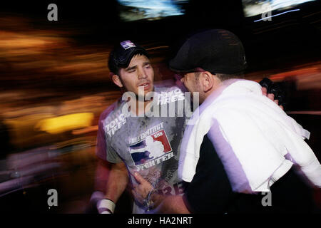 Patrick Cote nach seinem Sieg über Kendall Grove bei UFC 74 während eines Spiels gemischte Kampfkünste im Mandalay Bay Events Center in Las Vegas auf Samstag, 25. August 2007. Bildnachweis: Francis Specker Stockfoto