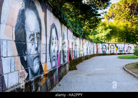 Opatija, Kroatien - 6. September 2016: Graffiti Angiolina Park Opatija abbildenden Persönlichkeiten besucht diese kroatische touristische Stockfoto