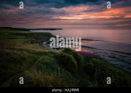 Küstenuntergang, Filey Bay, Yorkshire, England, Vereinigtes Königreich Stockfoto