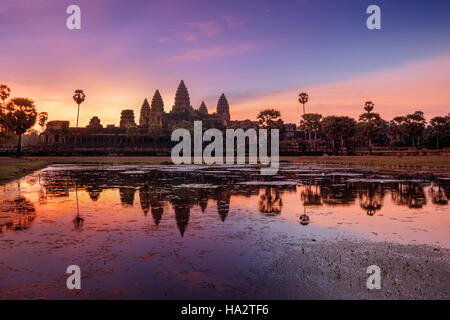 Sonnenaufgang über Angkor Wat, Siem Reap, Kambodscha Stockfoto