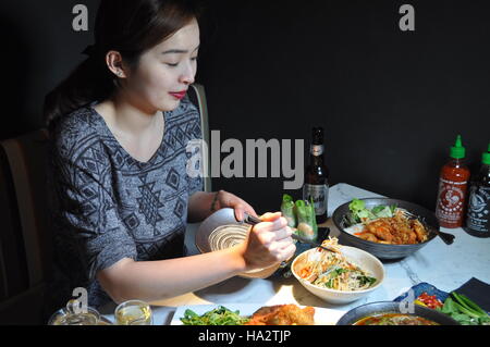 Eine große Auswahl an Gourmet-vietnamesisches Essen im neuen Restaurant Le Hanoi im Londoner Viertel in China town Stockfoto