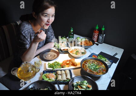 Eine große Auswahl an Gourmet-vietnamesisches Essen im neuen Restaurant Le Hanoi im Londoner Viertel in China town Stockfoto