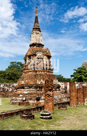 Detail eines Chedi oder Stupa im Wat Mahathat, Tempel der großen Reliquie, ein buddhistischer Tempel in Ayutthaya, Zentralthailand Stockfoto