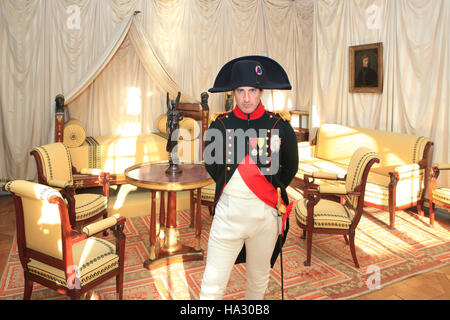 Napoleon Bonaparte (1769-1821) im Schlafzimmer der Kaiserin Joséphine de Beauharnais am Château de Malmaison nahe Paris, Frankreich Stockfoto