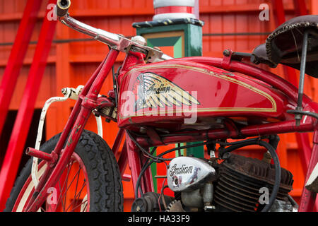 Oldtimer Indian Motorrad. Klassische amerikanische Motorrad. Fahrrad auf Wall of Death Show verwendet Stockfoto