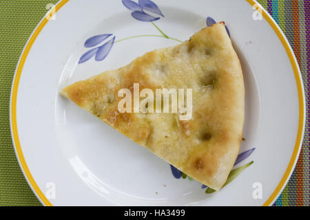 Focaccia-Brot mit Olivenöl gewürzt Stockfoto