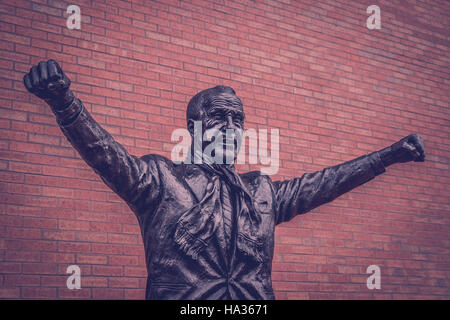 Eine Statue von Bill Shankly außen Anfield Road, der Heimat des FC Liverpool.  Shankly ist wohl die bekannteste Figur in Liverpool Football Club illustrio Stockfoto