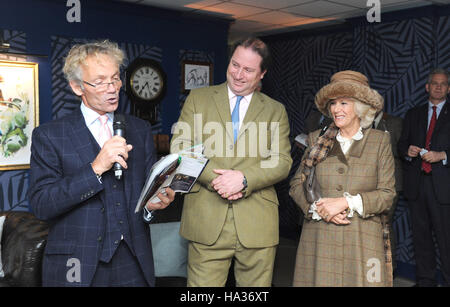 Die Herzogin von Cornwall besucht den 60. Betrieb des Hennessy Gold Cup in Newbury Racecourse in Newbury. Stockfoto