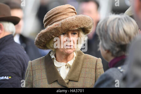 Die Herzogin von Cornwall besucht den 60. Betrieb des Hennessy Gold Cup in Newbury Racecourse in Newbury. Stockfoto