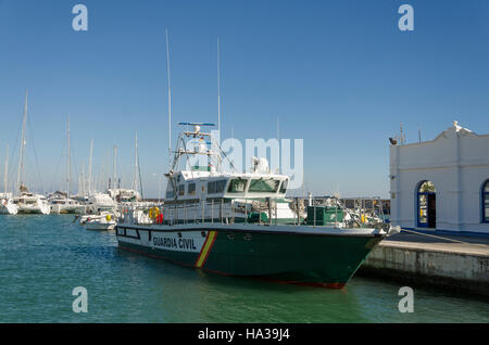 Spanische Guardia Civil Boot vertäut im Hafen von Benalmadena, Spanien. Stockfoto