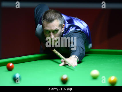 Dominic Dale am Tisch in seiner zweiten Vorrundenspiel gegen Graeme Dott tagsüber vier Betway UK Championships 2016 im York Barbican. Stockfoto