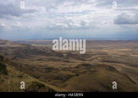 Blick auf die Halbwüste und Steppe Gareja Berg, in der Nähe von David Gareja Monastery in Georgien Stockfoto