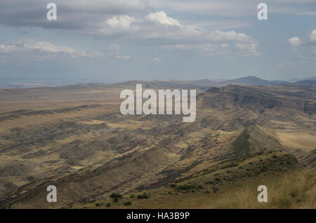 Blick auf die Halbwüste und Steppe Gareja Berg, in der Nähe von David Gareja Monastery in Georgien Stockfoto