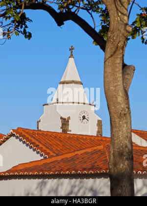 Portugal, Madeira, Blick auf die Kirche in Santa Cruz. Stockfoto