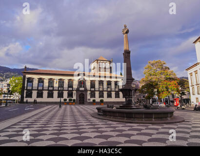 Portugal, Madeira, Funchal, Blick auf die Praca Municipio. Stockfoto