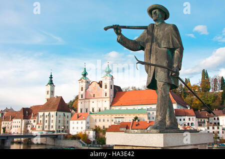 Michaelerkirche Kirche und Statue in Steyr, Oberösterreich, Europa Stockfoto