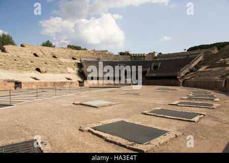 Neronische Flavian Amphitheater, römische Ruinen, in Pozzuoli, Neapel, Kampanien, Italien, Europa Stockfoto