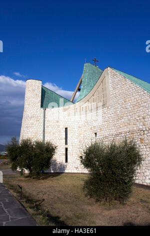 Kirche auf der Autobahn, "Chiesa sull'autostrada" San Giovanni Battista, erbaut zwischen 1960-1963 Stockfoto