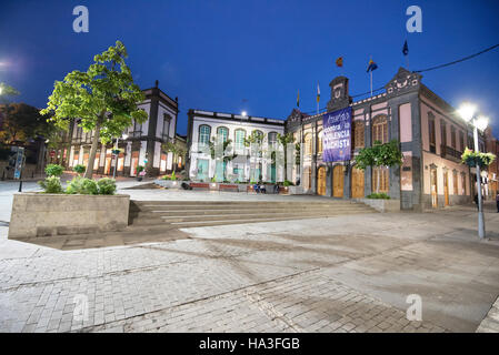 ARUCAS, Spanien - Dezember, 2: Rathaus in der Abenddämmerung in der alten touristischen Stadt Arucas, Gran Canaria, Spanien auf 2. Dezember 2015. Stockfoto