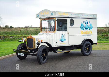Ein Vintage "Roddas" cornish Clotted Cream Lieferwagen Stockfoto