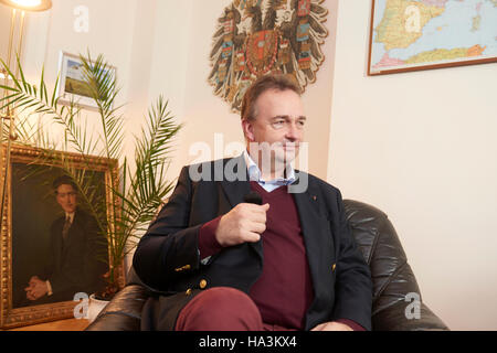 Wien, Österreich - 9. November 2016: Karl Habsburg-Lothringen, auch bekannt als Karl von Habsburg (das aktuelle Oberhaupt des Hauses Habsburg-Lothringen, Stockfoto