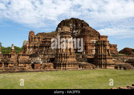 Ruinen von der wichtigsten Prang des Wat Mahathat, Tempel der großen Reliquie, ein buddhistischer Tempel in Ayutthaya, Zentralthailand Stockfoto