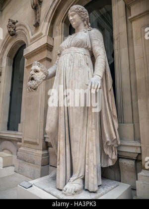 Weibliche Kolossalstatue muse Melpomene. Marmor, römische Kunst, ca. 50 BC. Louvre-Museum Stockfoto