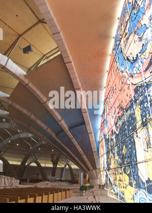 Innenansicht, San Pio da Pietrelcina oder Wallfahrtskirche Padre Pio, Architekt Renzo Piano, in San Giovanni Rotondo, Foggia Stockfoto