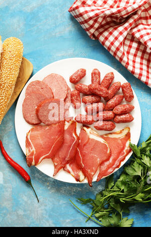 Verschiedene Wurstwaren - Wurst, Schinken, Salami, parma Stockfoto