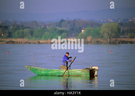 Fischer in Lago Trasimeno, Umbrien, Italien Stockfoto