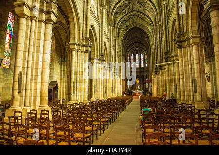 Innenraum der Kirche "Notre-Dame in Stadt Bergerac Aquitaine Frankreich Stockfoto